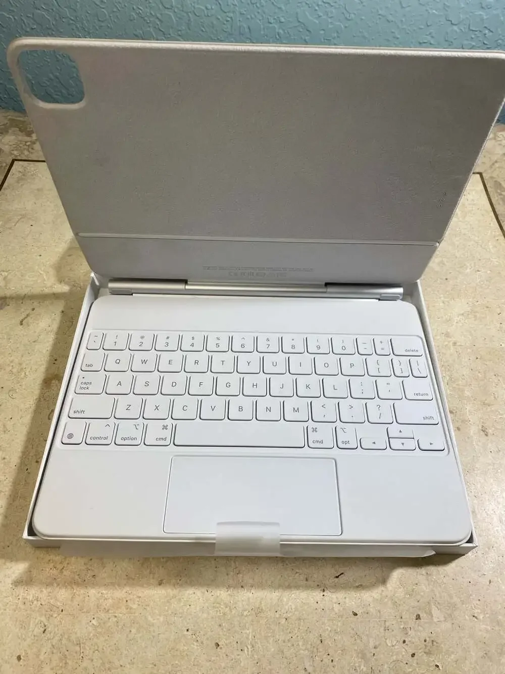 Apple Magic Keyboard for iPad Pro 11-inch & iPad Air (White) Model A2261